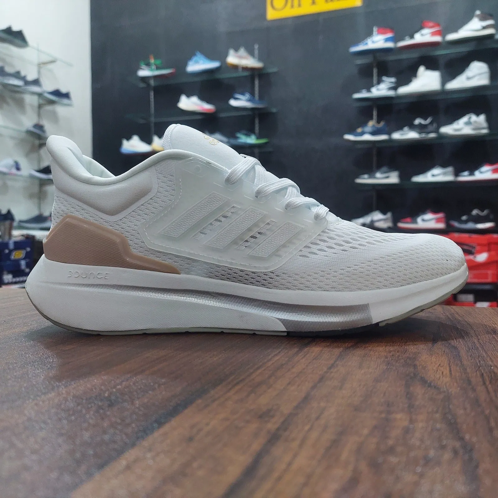 AD Ultra Bouncce Running White Buiscuit