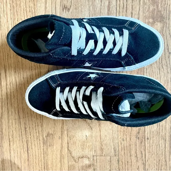 Converse Kids Unisex One Star Suede Mid Top Skateboarding Sneaker Size M4 W6