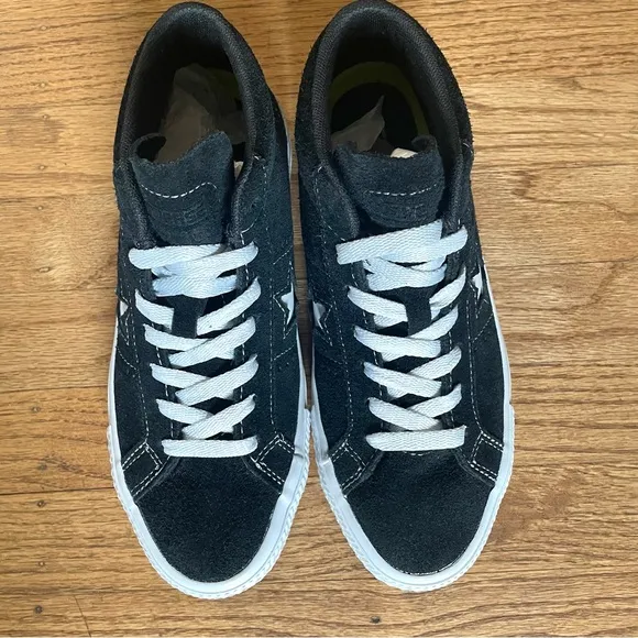 Converse Kids Unisex One Star Suede Mid Top Skateboarding Sneaker Size M4 W6