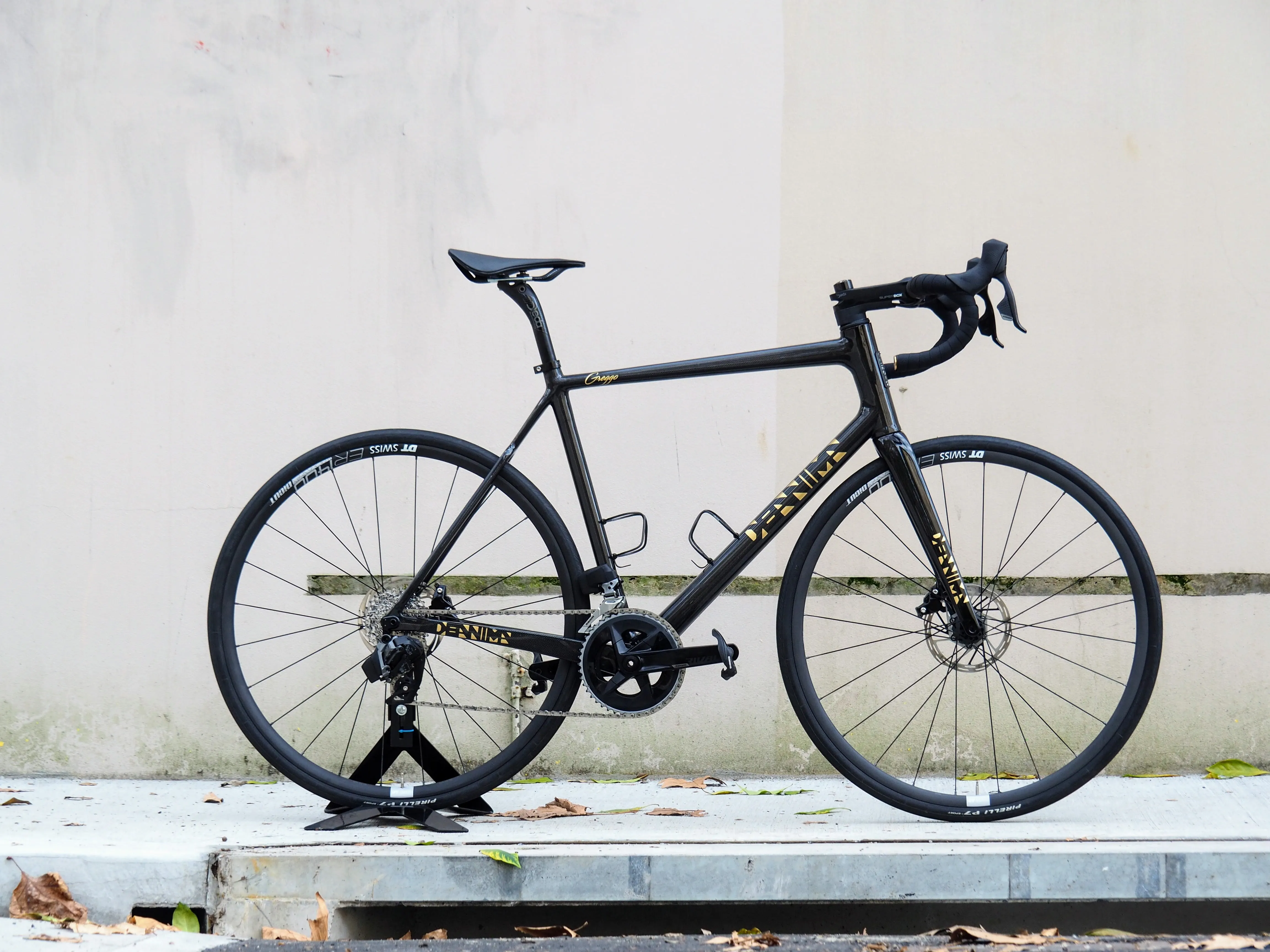 DEANIMA CUSTOM CARBON ROAD AND GRAVEL BIKES