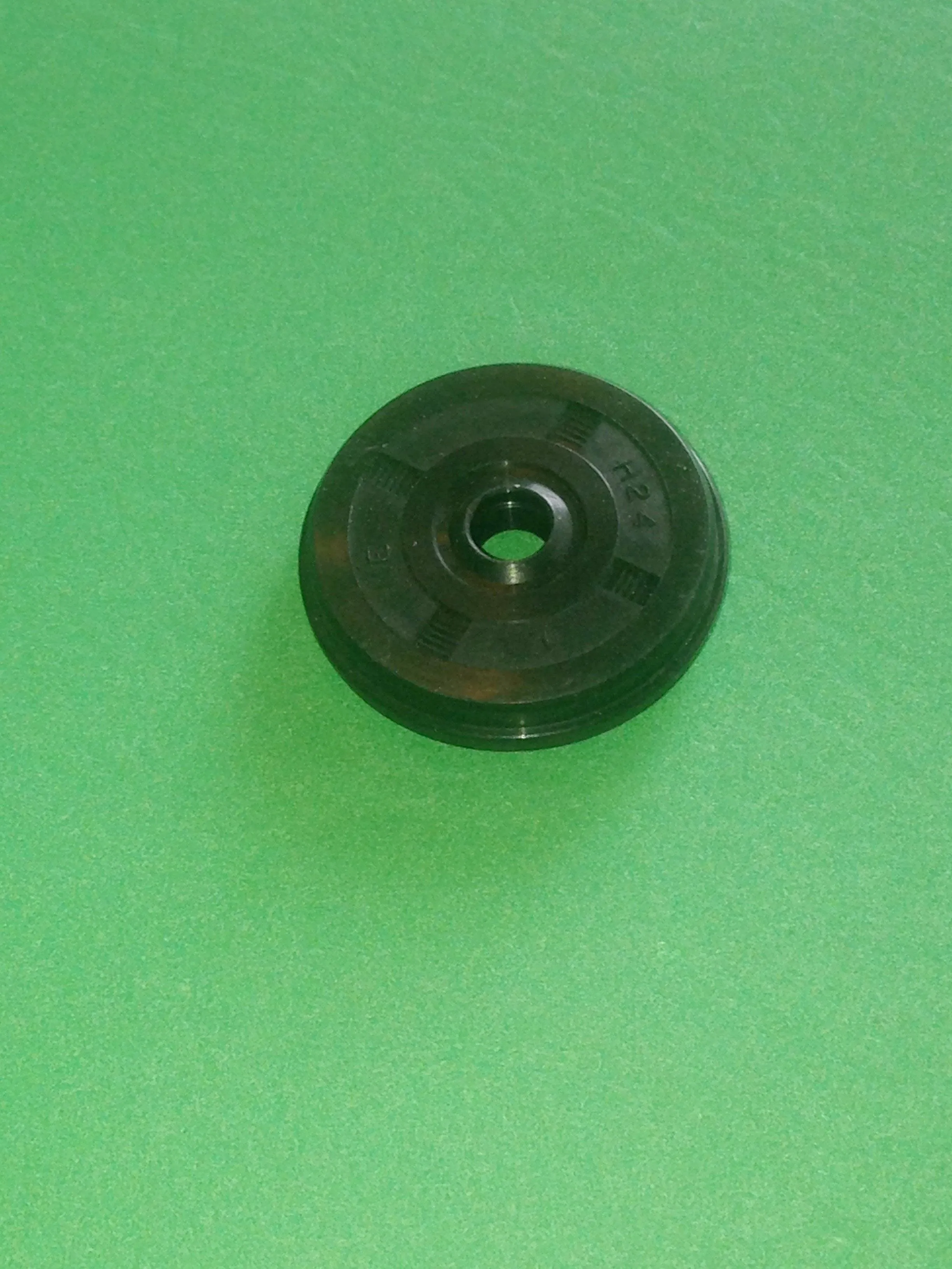 Kawasaki KZ400 Clutch Oil Seal 1974 1975 1976 1977 1978 Z400 92050-068 New