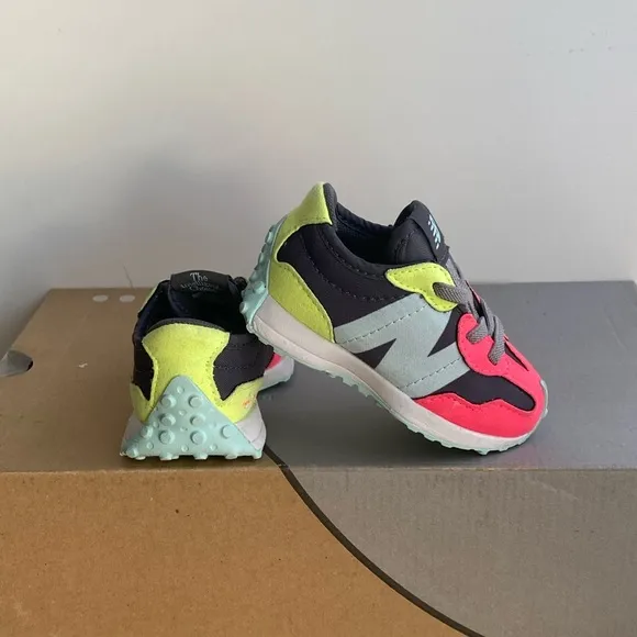 New Balance 327 Toddler Sneakers - SZ 4 C