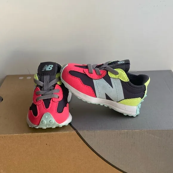 New Balance 327 Toddler Sneakers - SZ 4 C