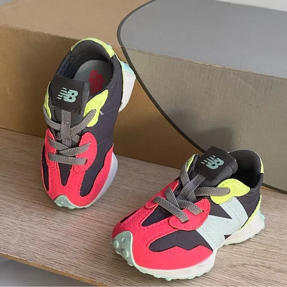 New Balance 327 Toddler Sneakers - SZ 4 C