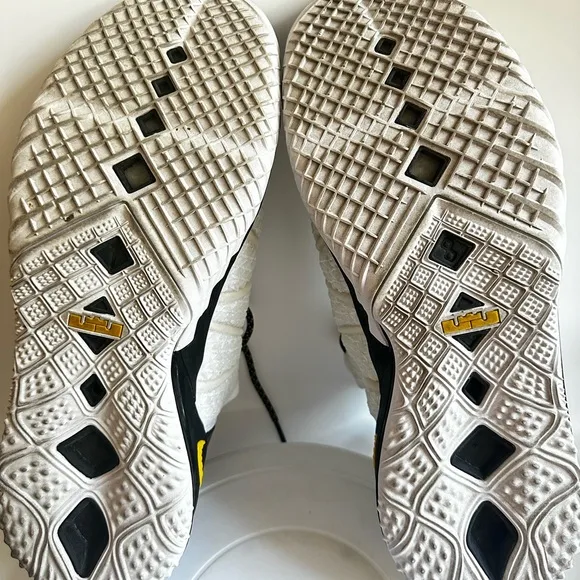 Nike LeBron 18 XVIII Lakers Home White Amarillo CQ9283-100 Size 13