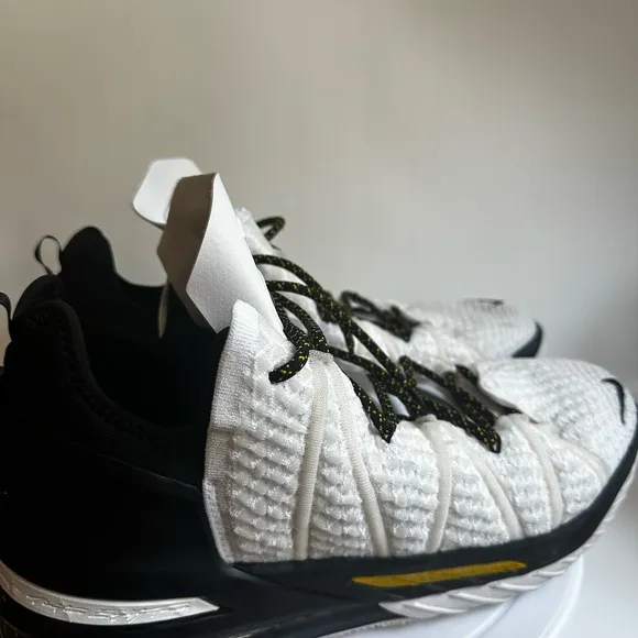 Nike LeBron 18 XVIII Lakers Home White Amarillo CQ9283-100 Size 13