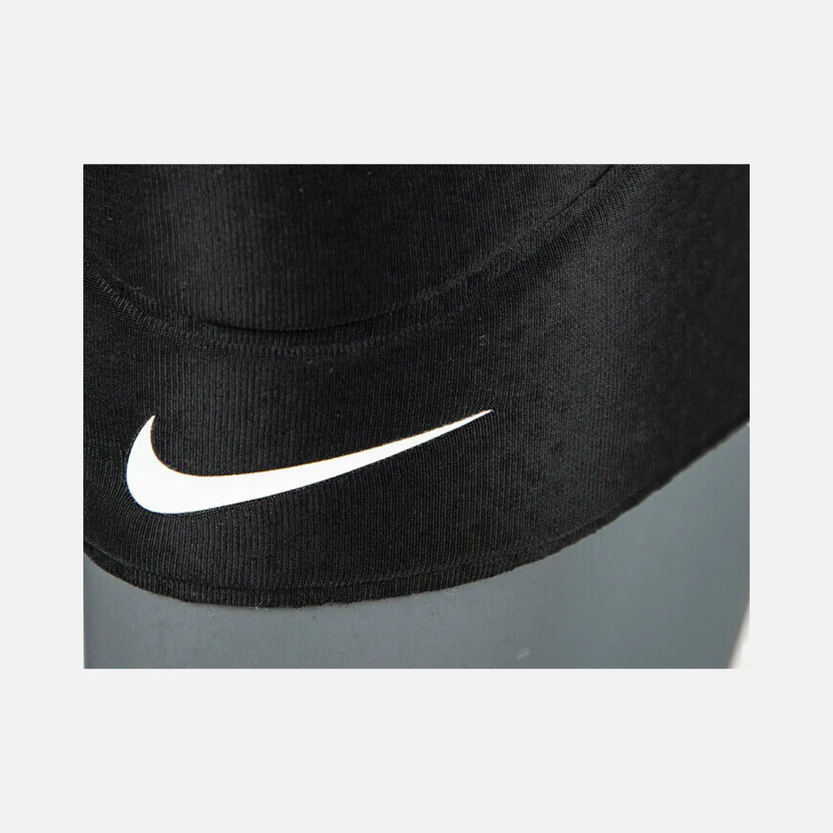 Nike Pro Closed Patella 3.0 Outdoor Sports Gym Training Knee Sleeve -Black/White (1 Piece)