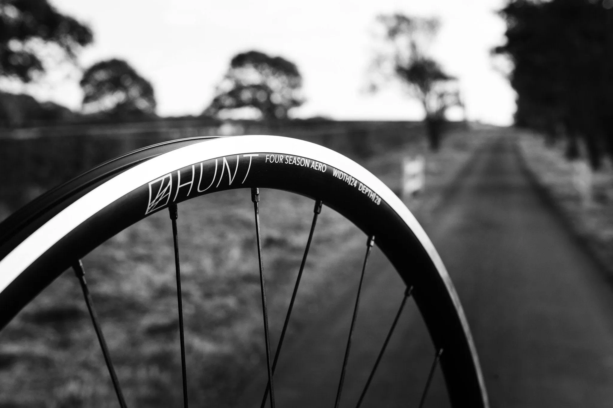 RE:NEW HUNT 4 Season Aero Wheelset