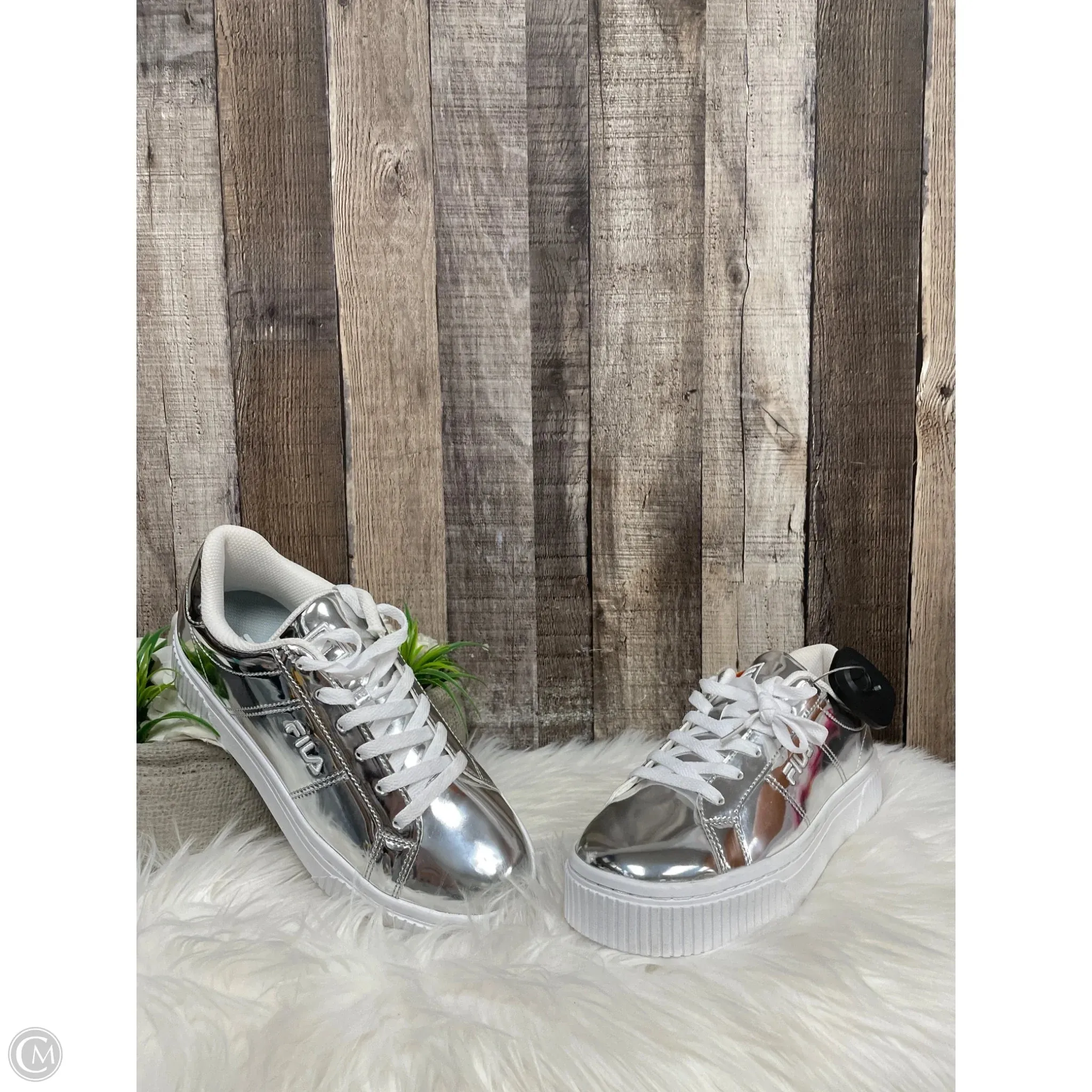 Shoes Sneakers By Fila In Silver, Size: 9