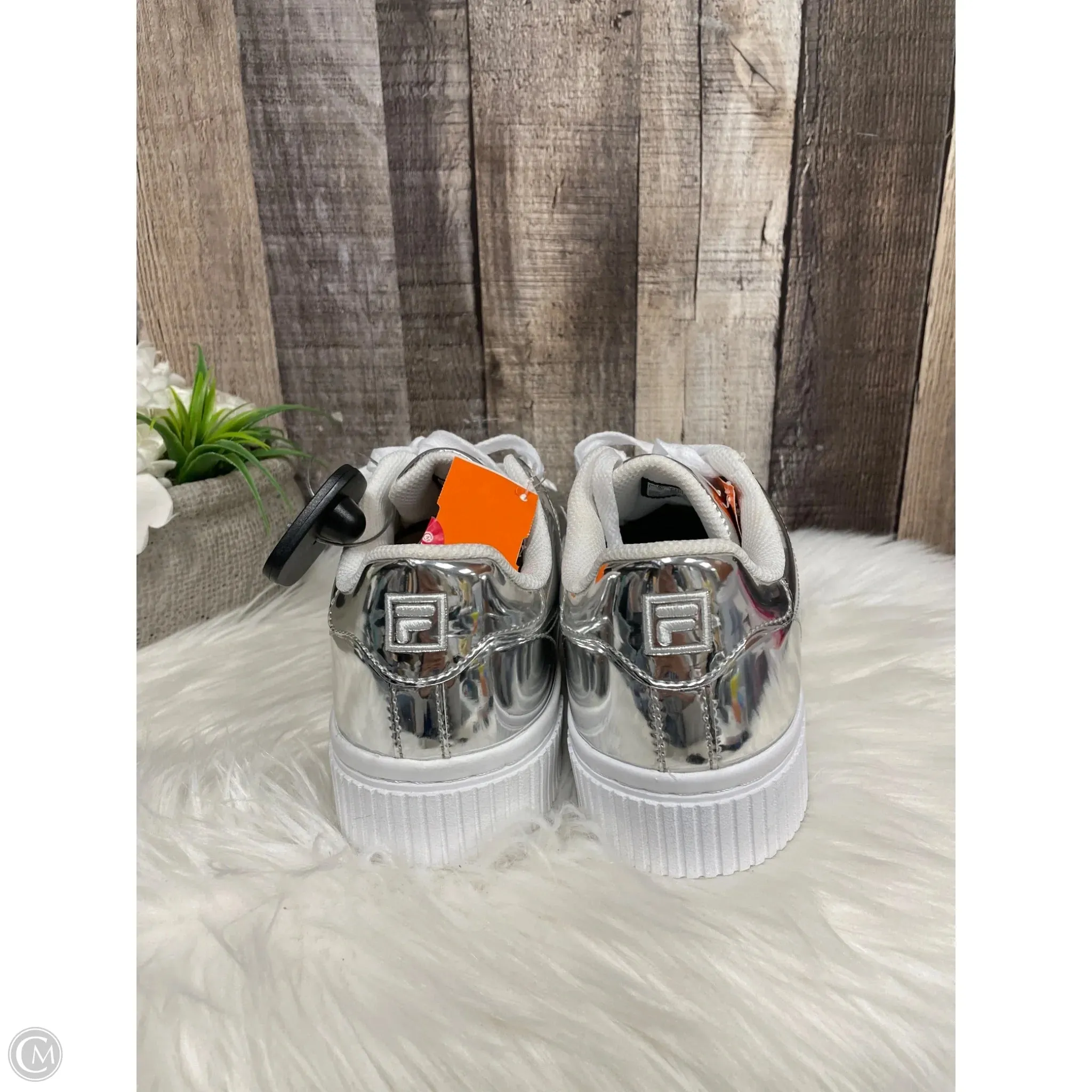Shoes Sneakers By Fila In Silver, Size: 9