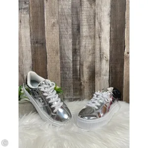 Shoes Sneakers By Fila In Silver, Size: 9