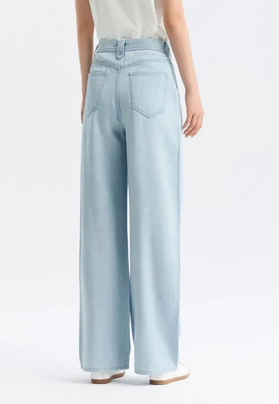 Wide-Legged Summer Jeans