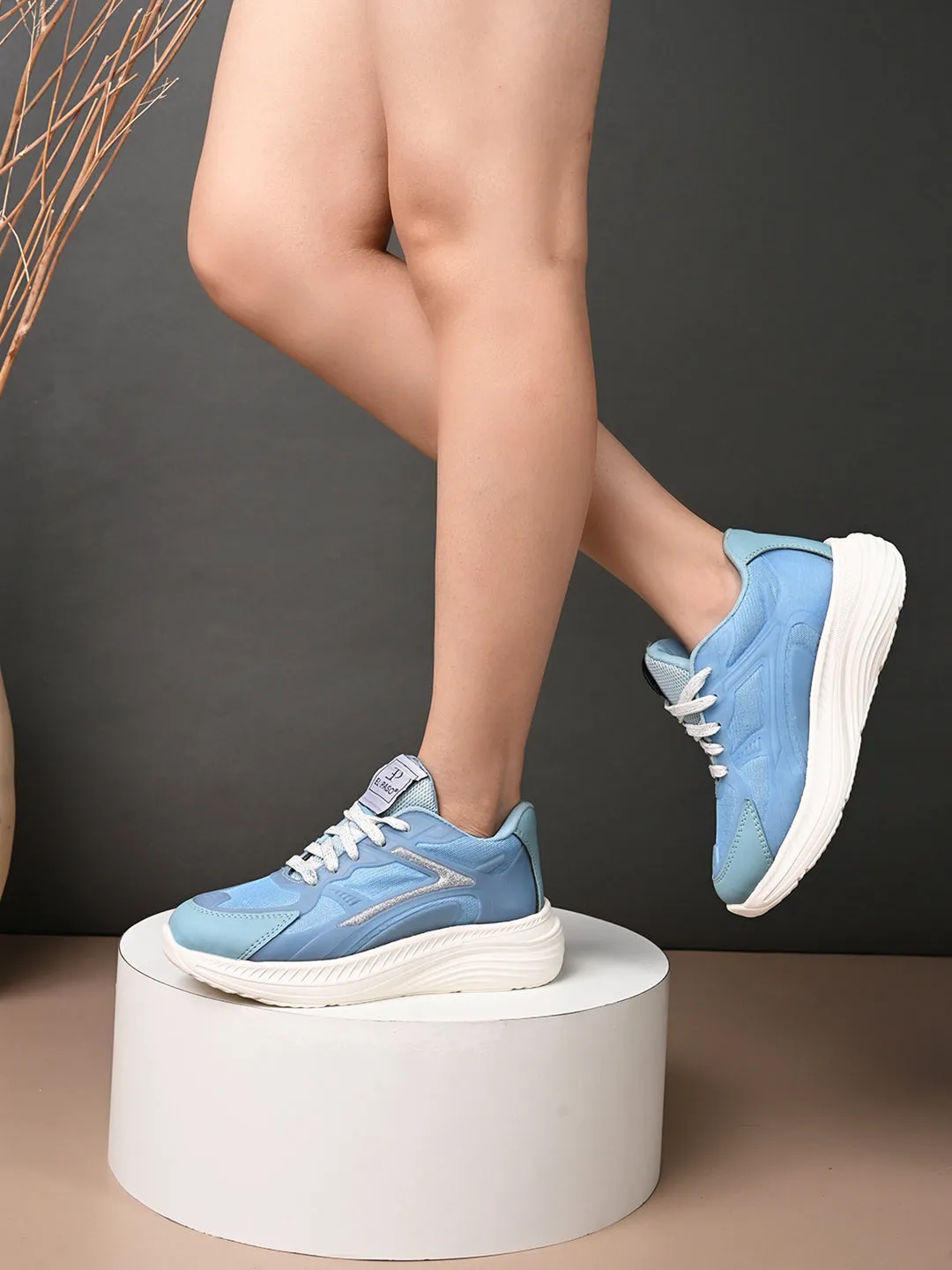 Women Solid Round Toe Lightweight Sneakers