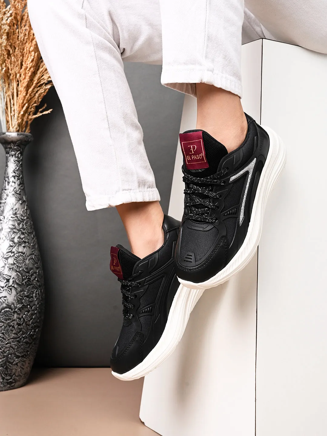 Women Solid Round Toe Lightweight Sneakers